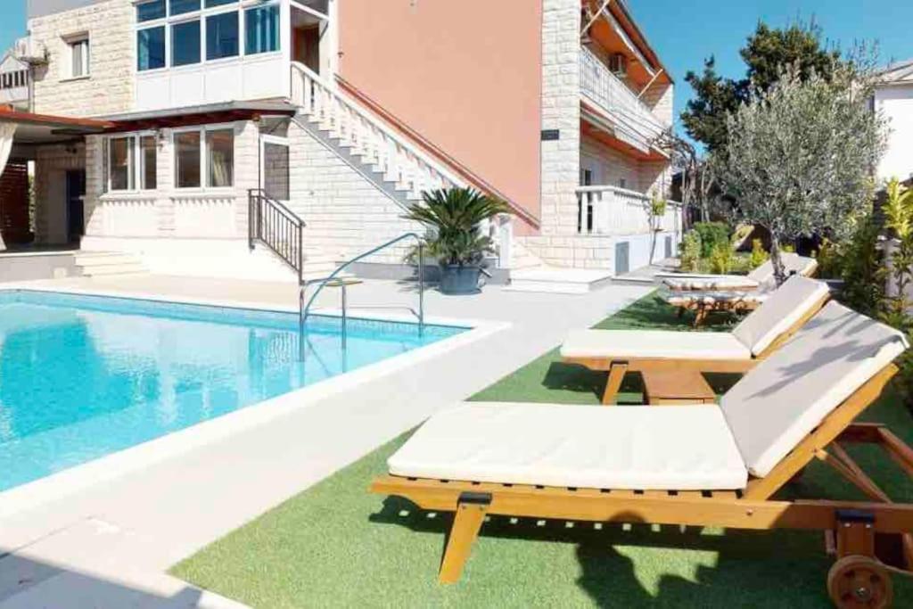 Villa Nana With Pool Kaštela Eksteriør bilde