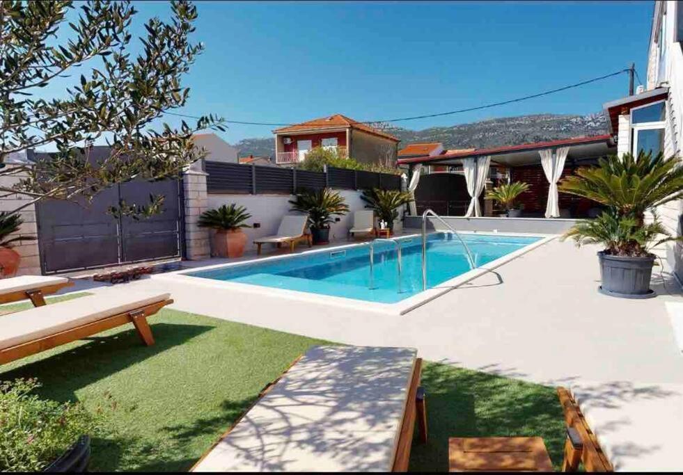 Villa Nana With Pool Kaštela Eksteriør bilde
